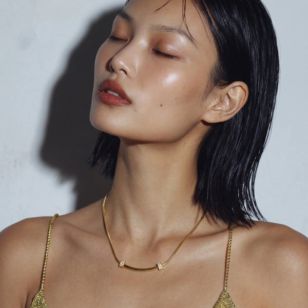 Curved Spark Bar Necklace